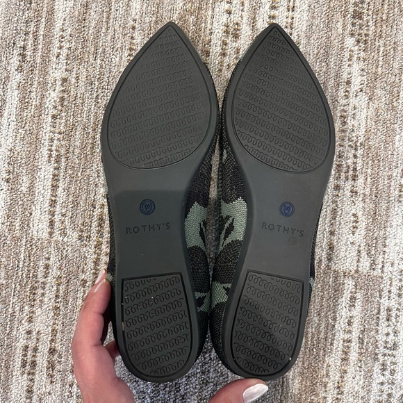 Rothy’s The Point Olive Green, Sz 7 - Picture 2 of 3